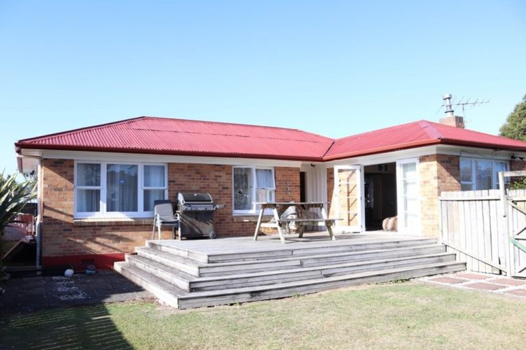 Photo of property in 8 Rollerson Street, Papakura, 2110