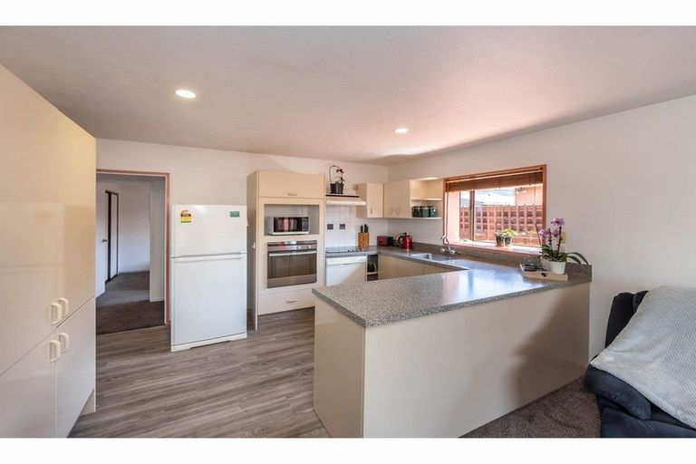 Photo of property in 2/17 Wiremu Street, Redwood, Christchurch, 8051