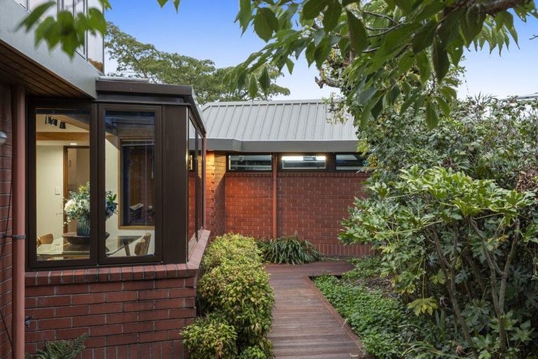 Photo of property in 16 Kent Lodge Avenue, Avonhead, Christchurch, 8042