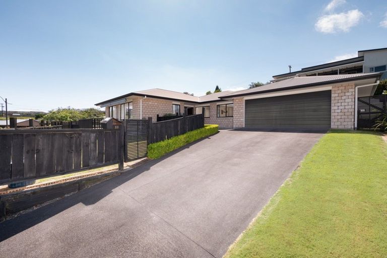 Photo of property in 18 Discovery Avenue, Welcome Bay, Tauranga, 3112