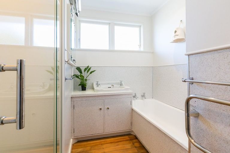 Photo of property in 12 Ormond Road, Hospital Hill, Napier, 4110