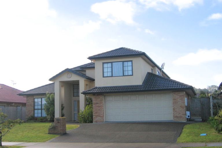 Photo of property in 19 Thornbury Crescent, East Tamaki Heights, Auckland, 2016