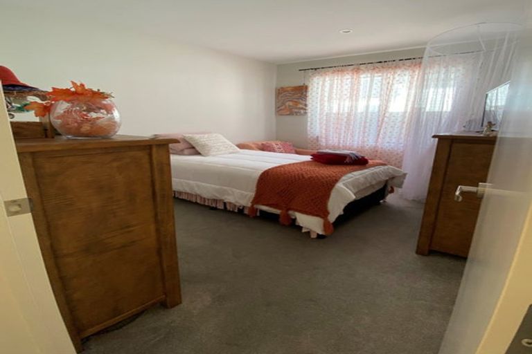 Photo of property in 14 Vinistra Road, Kumeu, 0810