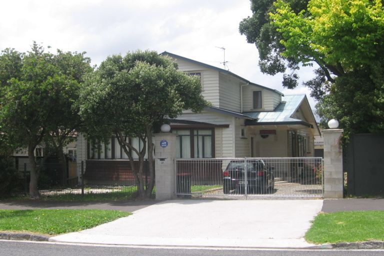 Photo of property in 11 Adam Street, Greenlane, Auckland, 1051