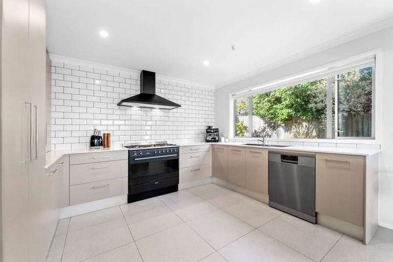 Photo of property in 114a Stanmore Bay Road, Stanmore Bay, Whangaparaoa, 0932