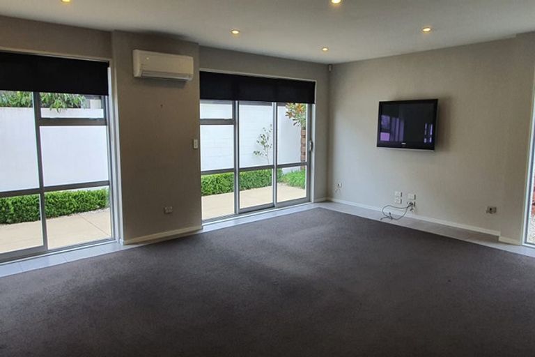 Photo of property in 142a Holly Road, St Albans, Christchurch, 8014