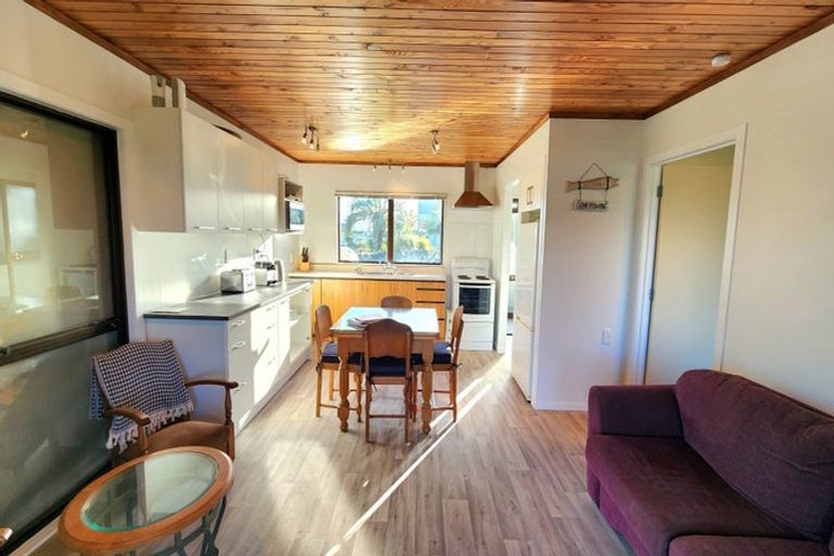 Photo of property in 38 One Tree Point Road, One Tree Point, 0118