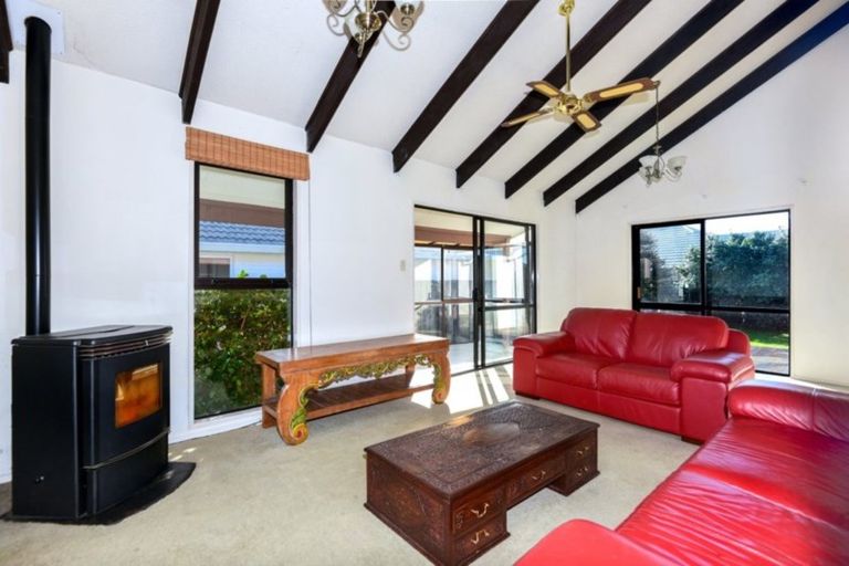 Photo of property in 20 Sawtell Place, Northcote, Christchurch, 8052