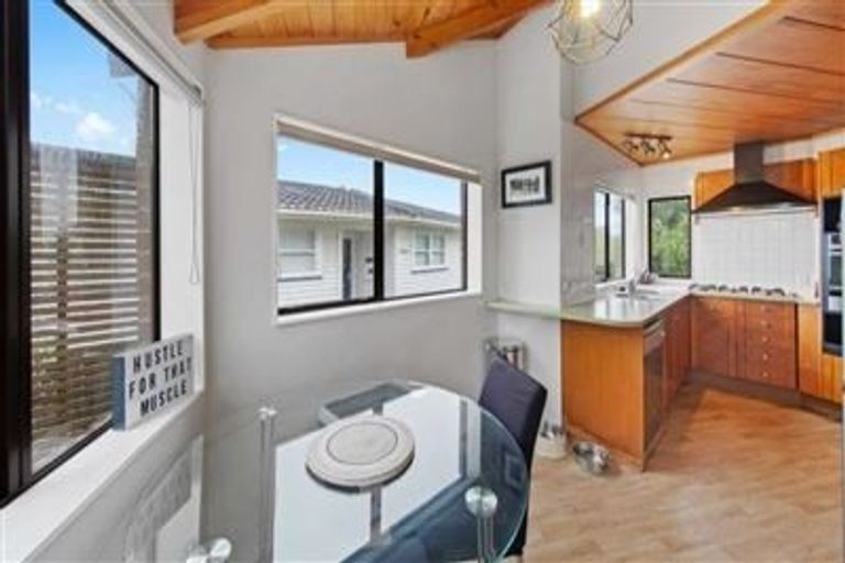 Photo of property in 5 Miramar Place, Pakuranga, Auckland, 2010