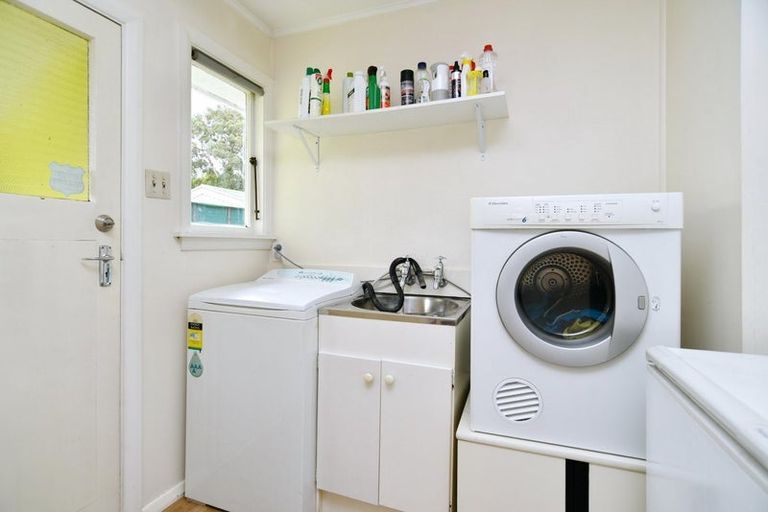 Photo of property in 37 Mackworth Street, Woolston, Christchurch, 8062