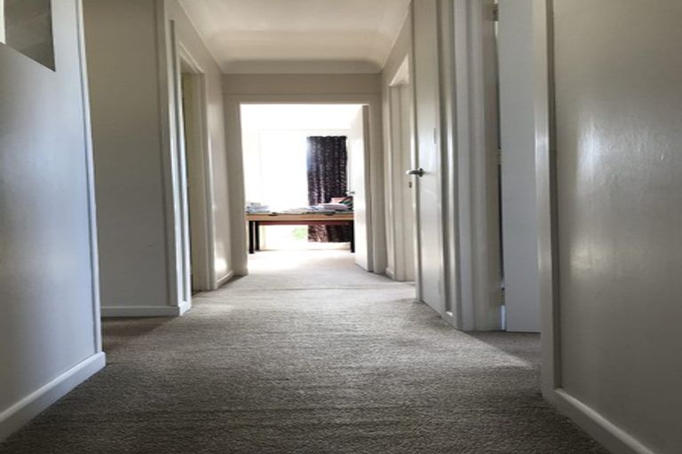 Photo of property in 59 Ravenwood Drive, Forrest Hill, Auckland, 0620