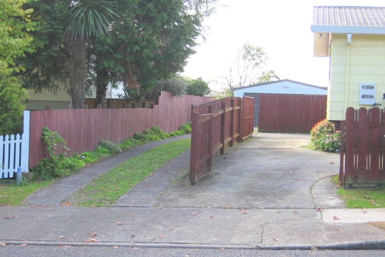 Photo of property in 1/23 Sikkim Crescent, Clover Park, Auckland, 2019