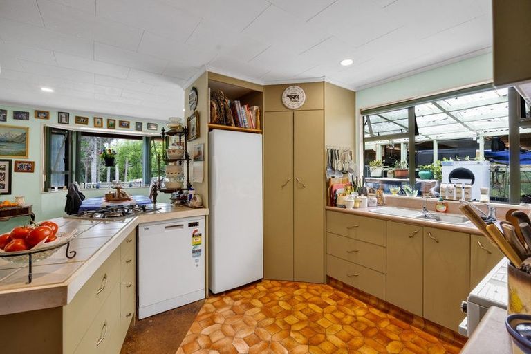 Photo of property in 242 Bridge Street, Eltham, 4322