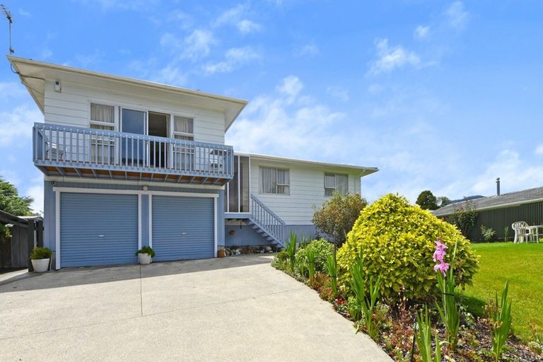Photo of property in 19 Haylock Grove, Totara Park, Upper Hutt, 5018