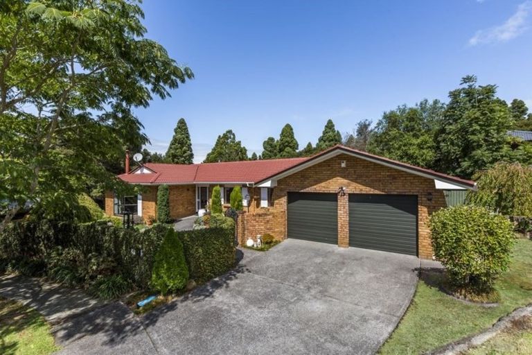 Photo of property in 19 Portsea Place, Chatswood, Auckland, 0626