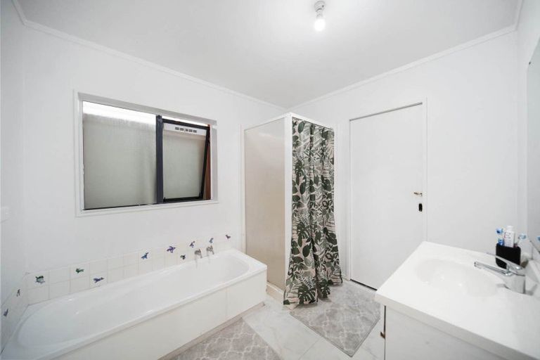 Photo of property in 10 Horlicks Place, Randwick Park, Auckland, 2105