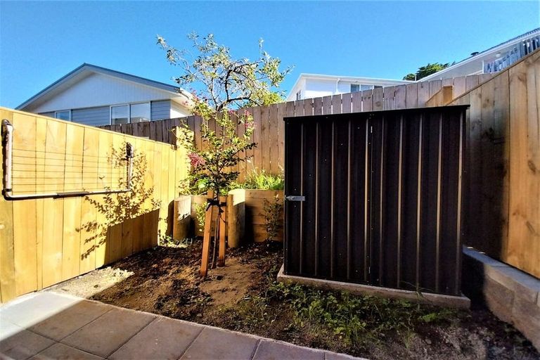Photo of property in 26 Morihana Close, Glen Eden, 0602