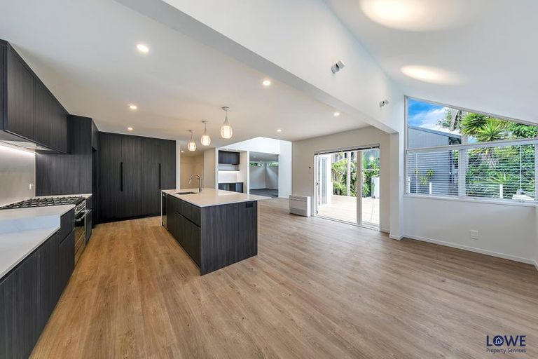 Photo of property in 1/2 Hauraki Road, Hauraki, Auckland, 0622