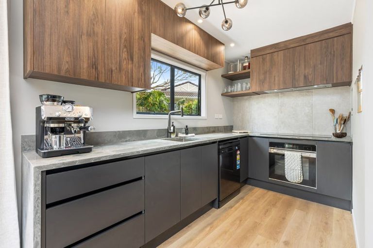 Photo of property in 1/98 Astley Avenue, New Lynn, Auckland, 0600