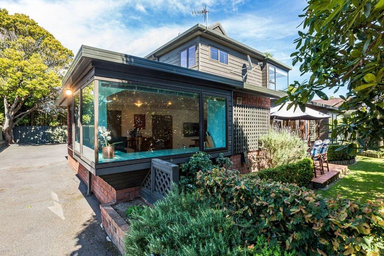 Photo of property in 2/54 Queens Grove, Hutt Central, Lower Hutt, 5010