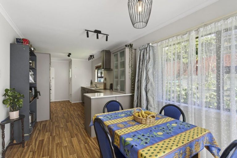 Photo of property in 32 Beaumont Crescent, Frankleigh Park, New Plymouth, 4310