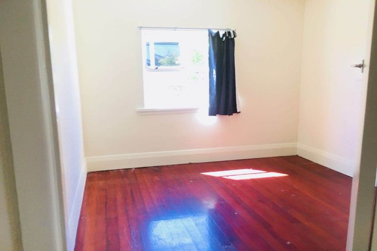 Photo of property in 27 Rimu Street, New Lynn, Auckland, 0600