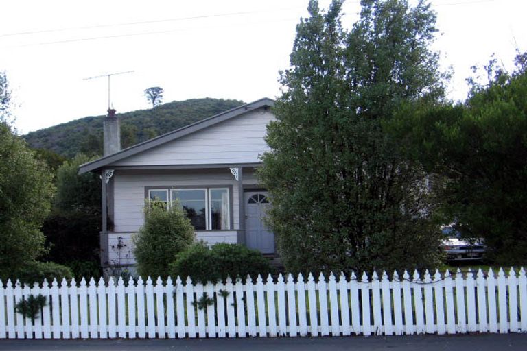 Photo of property in 5 Johnston Street, Featherston, 5710