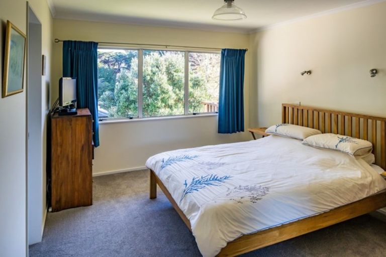 Photo of property in 51 Saunders Close, Whitby, Porirua, 5024