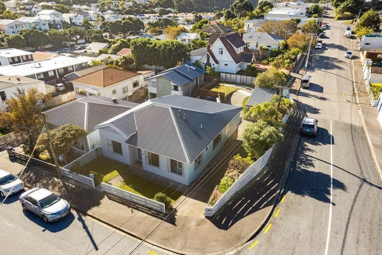 Photo of property in 16 Tamar Street, Island Bay, Wellington, 6023