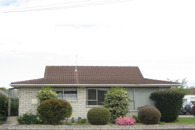 Photo of property in 2/28 Prestons Road, Redwood, Christchurch, 8051