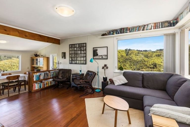 Photo of property in 37 Titiro Moana Road, Korokoro, Lower Hutt, 5012