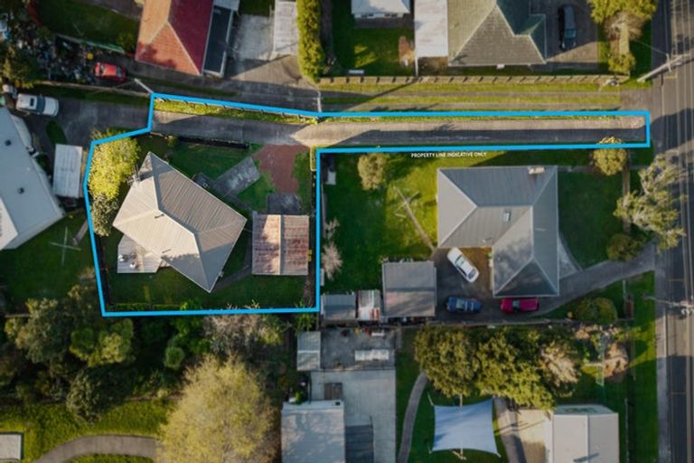 Photo of property in 1/86 Tirimoana Road, Te Atatu South, Auckland, 0602