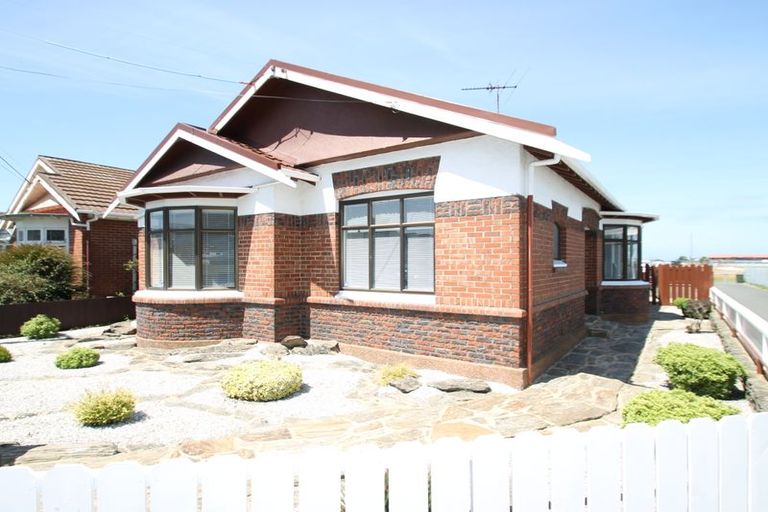 Photo of property in 203 Macandrew Road, South Dunedin, Dunedin, 9012