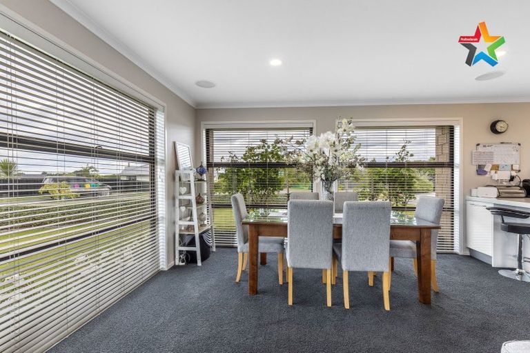 Photo of property in 16 Court Of Ascot, Seaward Bush, Invercargill, 9812