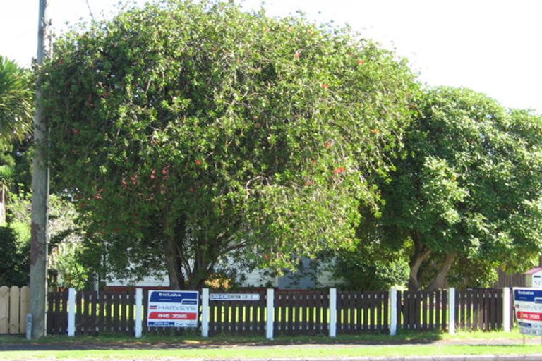 Photo of property in 51 Beach Road, Te Atatu Peninsula, Auckland, 0610