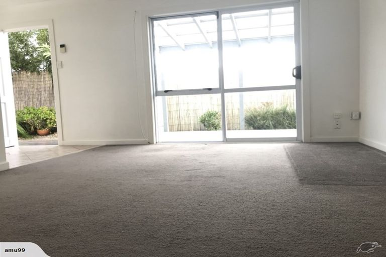 Photo of property in 59 Ravenwood Drive, Forrest Hill, Auckland, 0620