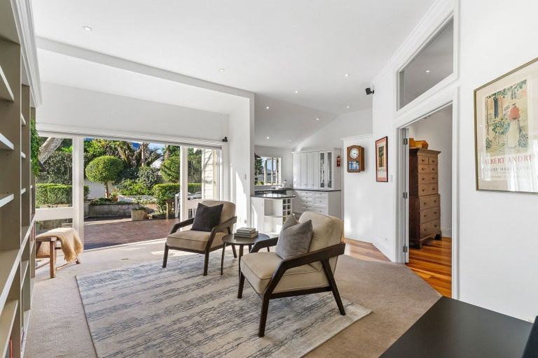 Photo of property in 5 Clarence Road, Northcote Point, Auckland, 0627