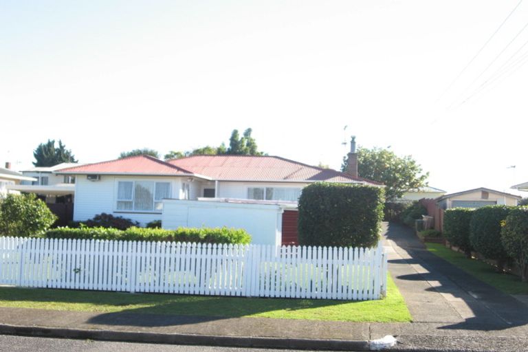 Photo of property in 1/5 Surrey Street, Manurewa, Auckland, 2102