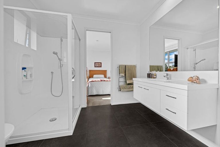 Photo of property in 54 Te Ara Aukati Terrace, Pokeno, 2471