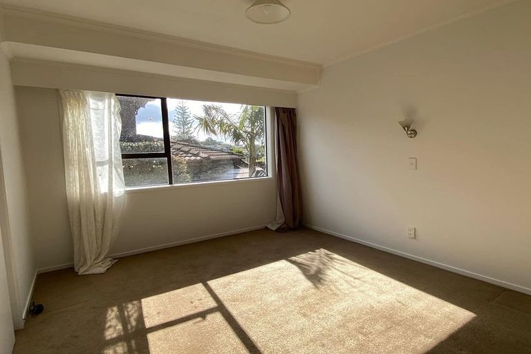 Photo of property in 2/43 Eastcliffe Road, Castor Bay, Auckland, 0620