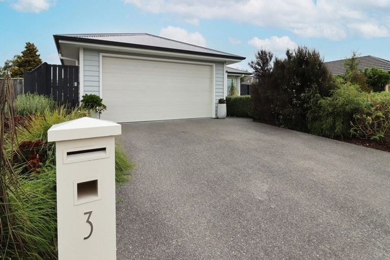 Photo of property in 3 Austin Reid Avenue, Carterton, 5713