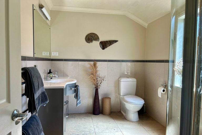 Photo of property in 124 Trig Road, Whitford, Howick, 2571