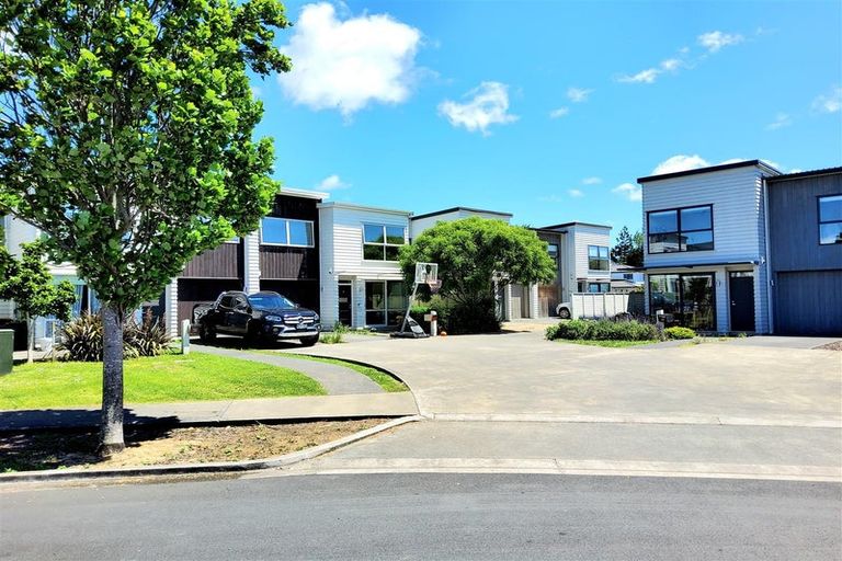 Photo of property in 45 Costa Viva Crescent, Karaka, Papakura, 2113