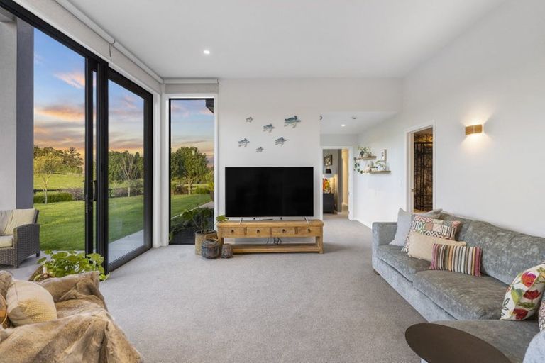 Photo of property in 38 Hawthorne Lane, Kingseat, Papakura, 2580
