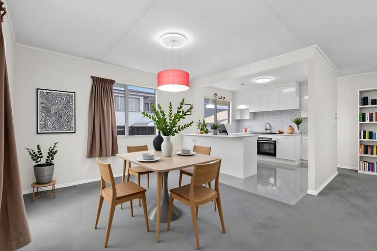 Photo of property in 23 Everglade Drive, Goodwood Heights, Auckland, 2105