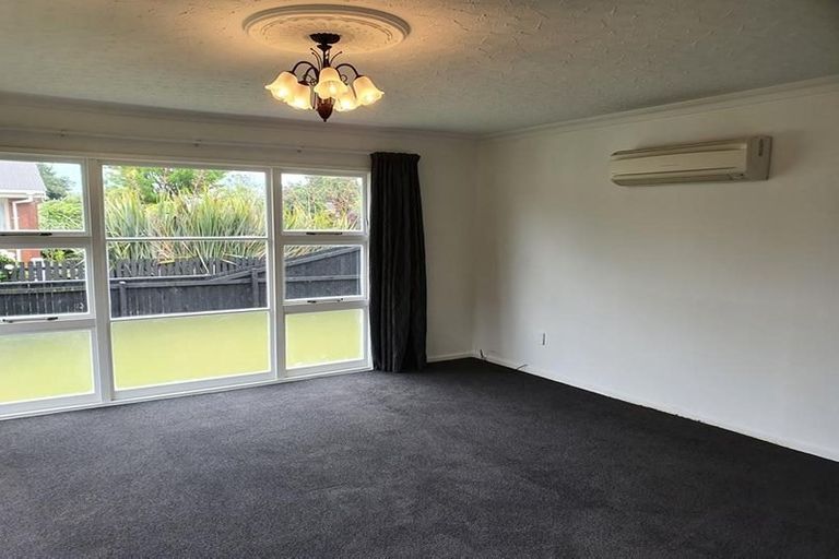 Photo of property in 1 Brookby Crescent, Avonhead, Christchurch, 8042