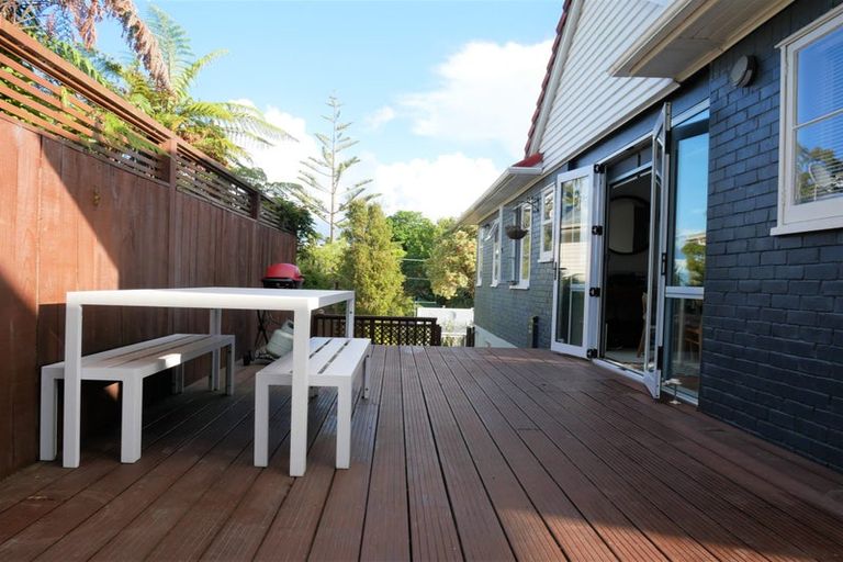 Photo of property in 1/14 Hogans Road, Glenfield, Auckland, 0629