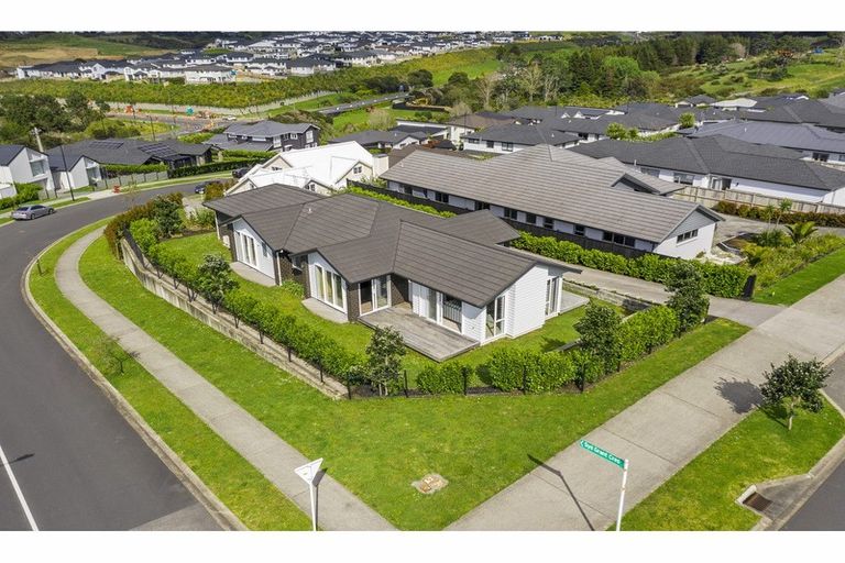 Photo of property in 5 Flavell Drive, Orewa, 0931