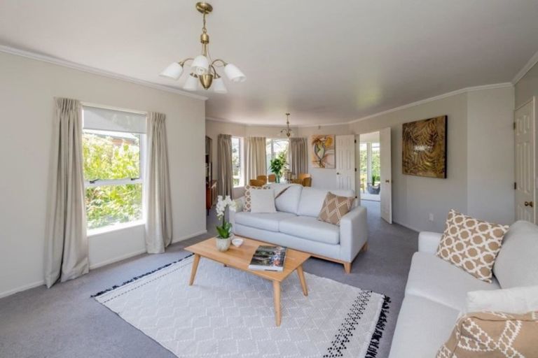 Photo of property in 9 Papawai Grove, Waikanae, 5036