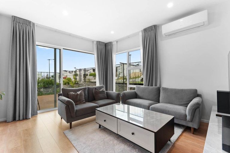 Photo of property in 13 Morus Road, Massey, Auckland, 0614